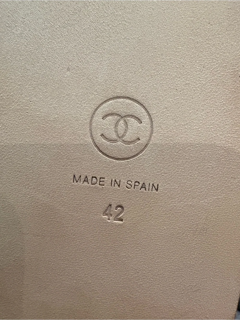 CHANEL size 42
